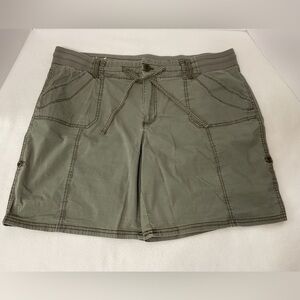 KHAKIS & CO. OLIVE GREEN SHORTS - SZ 18